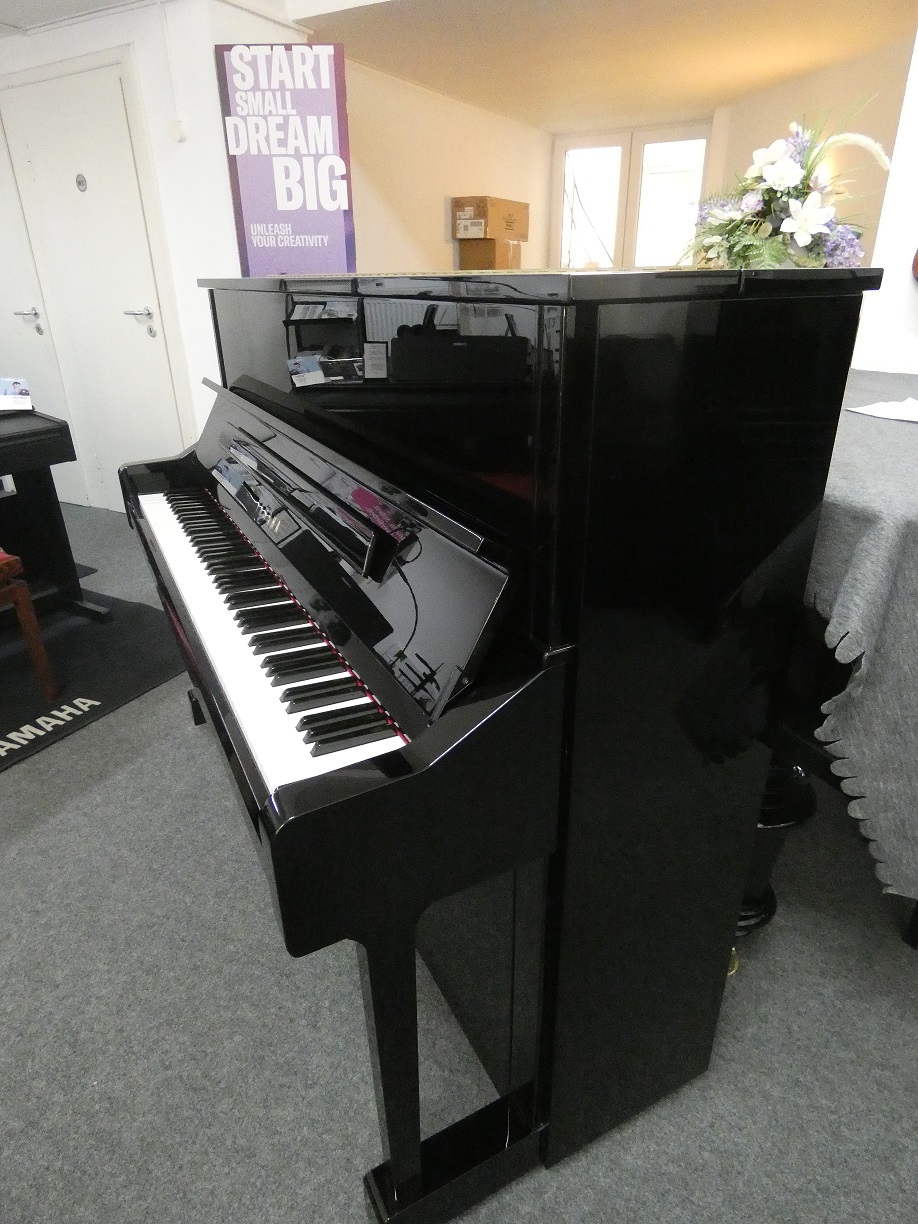 1 A gebrauchtes Yamaha U 1 Klavier von Klavierbaumeisterin aus Aachen