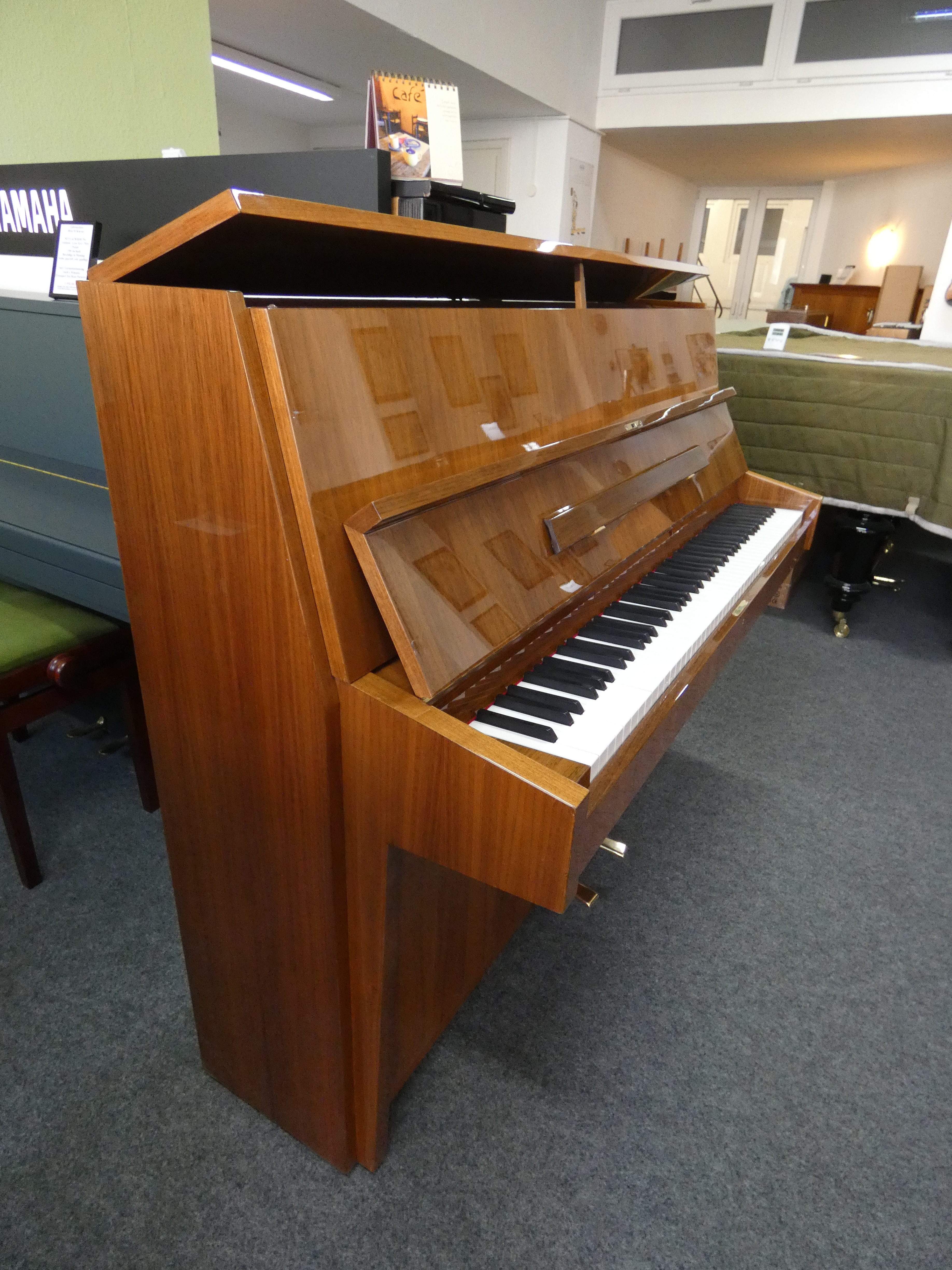 A Sauter Klavier von Klavierbaumeisterin aus Aachen