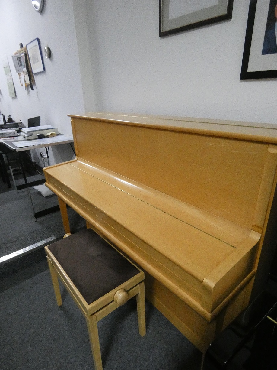 Ravenstein Klavier von Klavierbaumeisterin aus Aachen